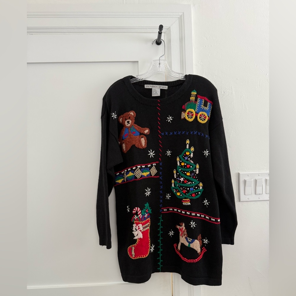 VTG Victoria Jones black oversized long Christmas sweater w/ shoulder pads